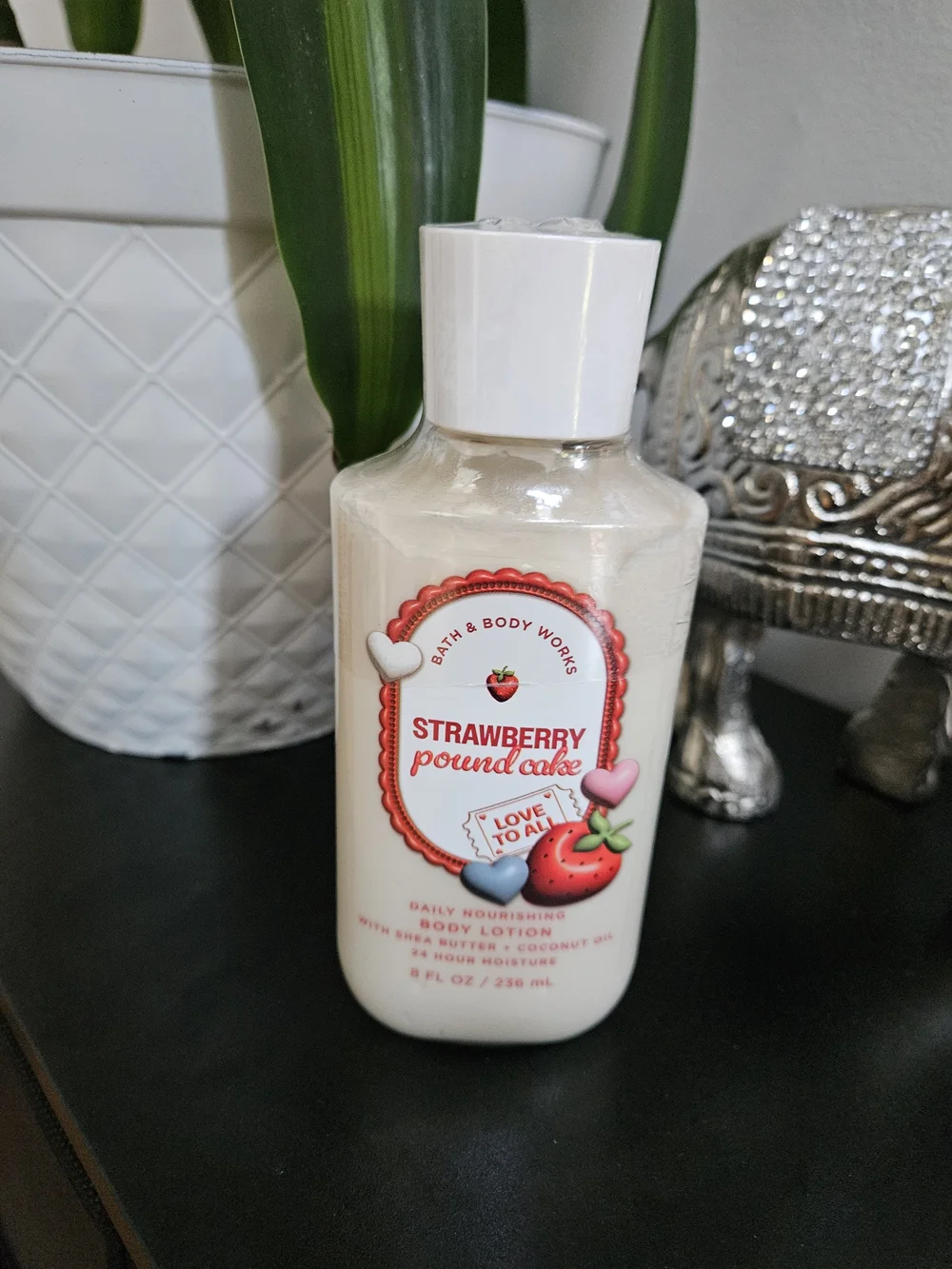 Bath & Body Works Strawberry Pound Cake Lotion - White & Red Label